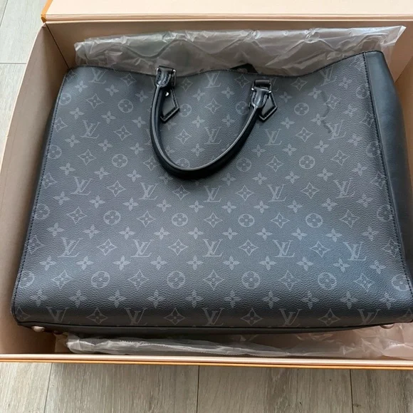 Louis Vuitton Grand Sac Black Tote Bag with detachable pouch - Picture 2 of 16